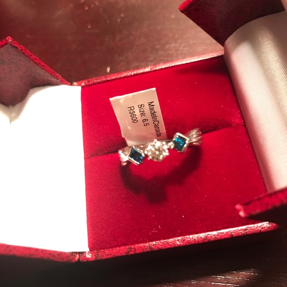 Engagement Ring with Certification - Picture 5 of 8